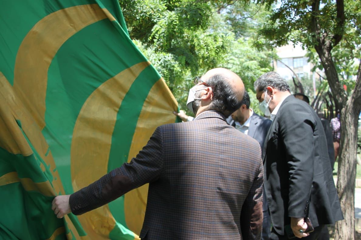اهتزاز پرچم حرم امام رضا در منطقه ۱۰